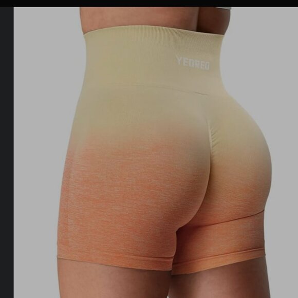 💥3/$30💥 Yeoreo Scrunch butt lifting yoga workout shorts - Picture 2 of 4